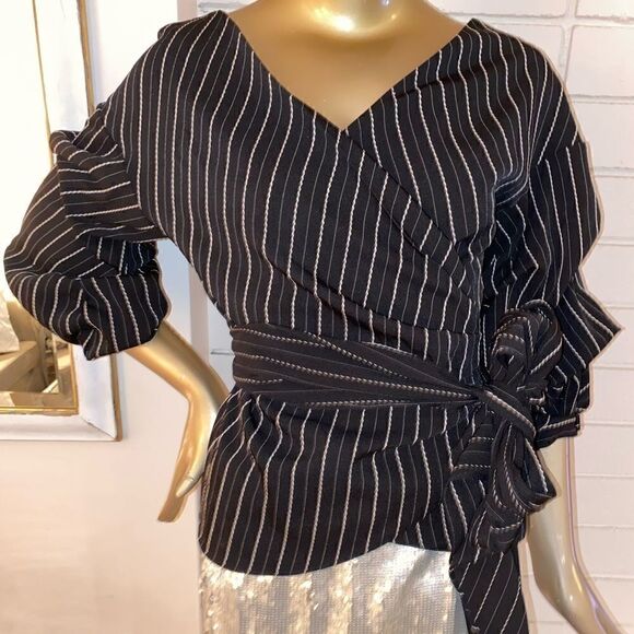 *NWOT stunning Black wrap top w/ fancy balloon sleeves. Perfect LBT versa… - Picture 5 of 9